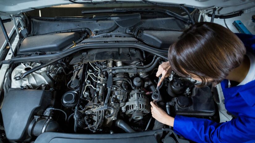 Como parte essencial do resfriamento, o óleo do motor lida diretamente com o calor extremo gerado pela turbina. Neste processo, "uma parte do óleo evapora", o que naturalmente leva a um consumo maior do lubrificante. Fotos: Freepik