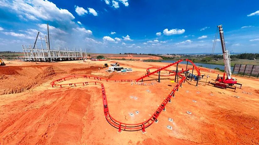 Novidade é o avanço nas obras da segunda montanha-russa, que será voltada para famílias e ficará na área 'Vila LaCreme'. Fotos: Divulgação