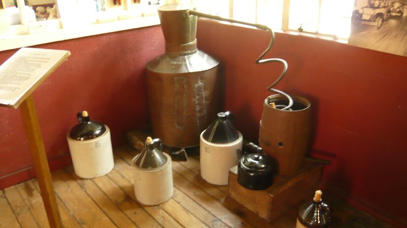 Era nesse tipo de aparato que o moonshine era produzido Imagem:Jane023/Wikimedia Commons