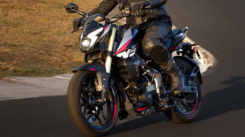 Ele entrega 40 cavalos de potência a 8.500 rpm e 3,57 kgfm de torque a 7 mil rpm.