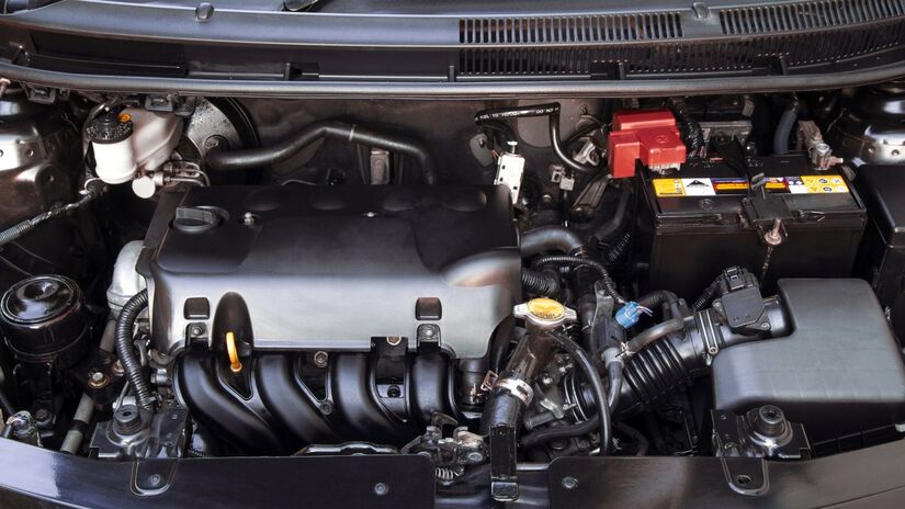 Turbocompressor, também conhecido como turbo ou turbocharger, é um equipamento adicionado aos motores de combustão interna que aproveita os gases de escape para injetar ar nos cilindros.