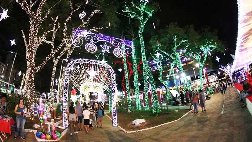 Após um ano sem decoração, Taboão da Serra, na região sudoeste da Grande São Paulo, deve retomar neste fim de ano uma de suas principais atrações - o Natal Iluminado. Fotos: Eduardo Toledo/O Taboanense 