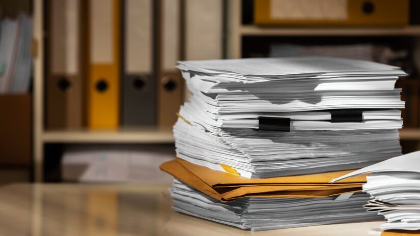 Irregularidades documentais: falhas ou falta de documentos que comprovem a segurança e eficácia do produto, conforme as exigências da Anvisa, podem levar à reprovação ou suspensão | Freepik
