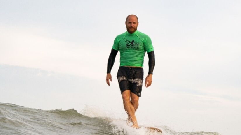 Após uma temporada no Havaí, o tricampeão mundial de longboard Phil Rajzman desembarca no Rio de Janeiro.
Foto: Mário Nardy