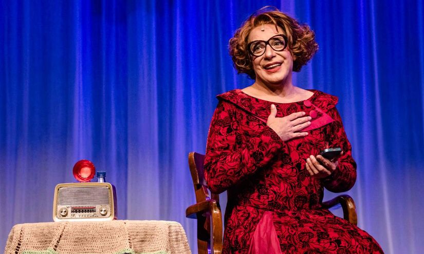 'Dona Lola', a segunda comédia solo autoral de Marcelo Médici, dirigida por Ricardo Rathsam, concorre também na categoria de Teatro Comédia. Foto: Caio Gallucci
