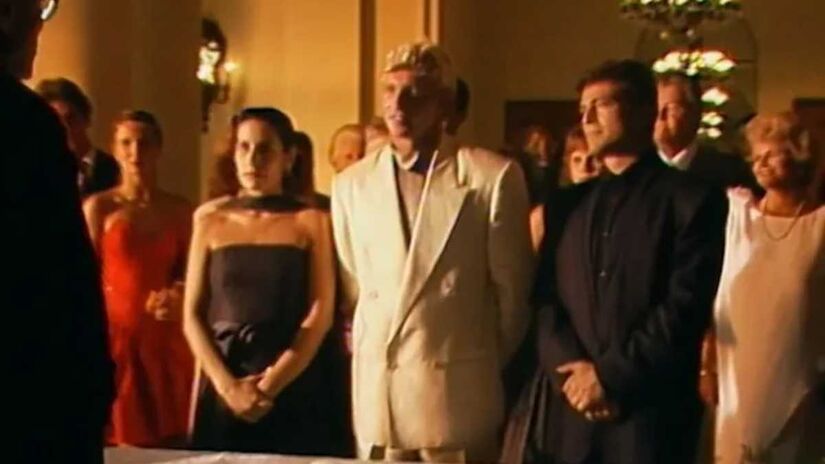 No último capítulo da trama, César e Fátima se reencontram; o galã a convence a entrar com ele em um novo golpe: um casamento de fachada com um príncipe europeu. 