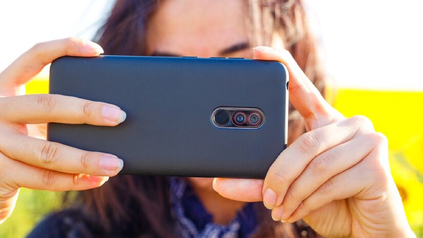 Se o indicador aparecer sem que você tenha aberto conscientemente um app que usa câmera ou microfone, é possível que algum app esteja acessando essas funções sem sua autorização (Fotos: Freepik)