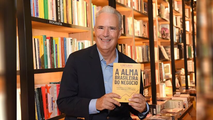 Lara compartilha suas experiências em seu livro biográfico / Foto: Ale Oliveira
