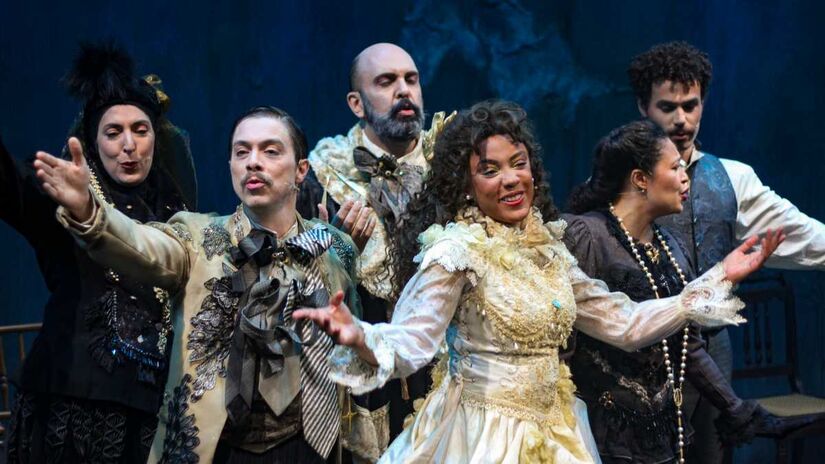 Depois do sucesso da temporada de estreia em 2024 e das apresentações em 2025, o musical Dom Casmurro retorna ao palco do Teatro Gazeta para duas únicas sessões.