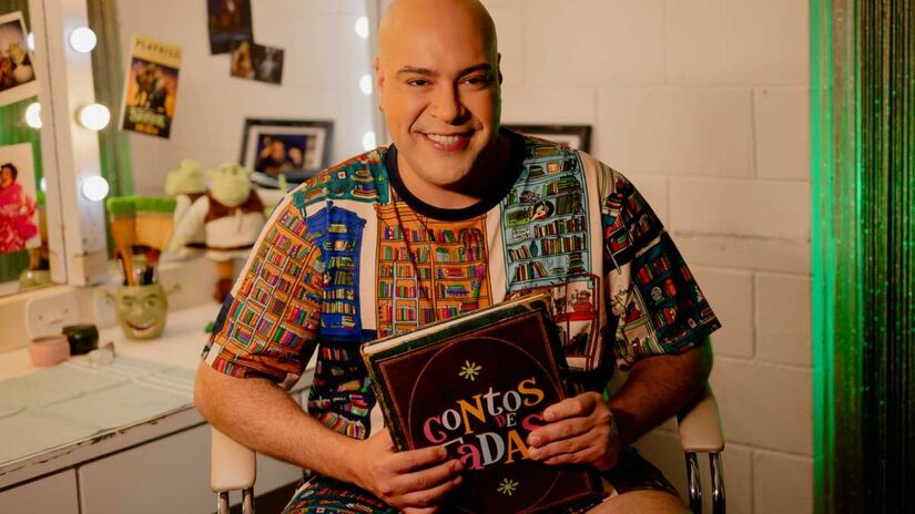 Ator e cantor Tiago Abravanel, conhecido por papéis em musicais de sucesso como Hairspray, será responsável por interpretar o protagonista Shrek, prometendo entregar energia e carisma.