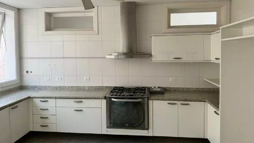 Ele já vem equipado com uma cozinha completa | Divulgação/Portal Zuk