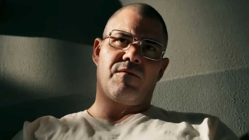 Na trama, Gerluce foi seduzida por Jorginho Ninja e acabou engravidando do criminoso, que nunca teve contato com a filha; além disso, o homem está preso. Fotos: Reprodução/TV Globo