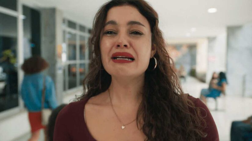 Quando descobrir a situação, Gerluce iniciará uma verdadeira luta para encontrar a menina; Samira aparecerá pela primeira vez durante uma ação beneficente de Ferette. Fotos: Reprodução/TV Globo