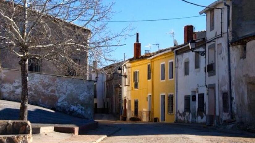 Cidade te concede um terreno por valor irrisório mas você precisa contstruir uma casa. Vitalij Fleganov/Wikimedia Commons