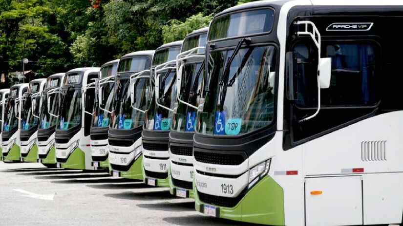 Ônibus também não possui plural - (Thiago Neme/Gazeta de S.Paulo)