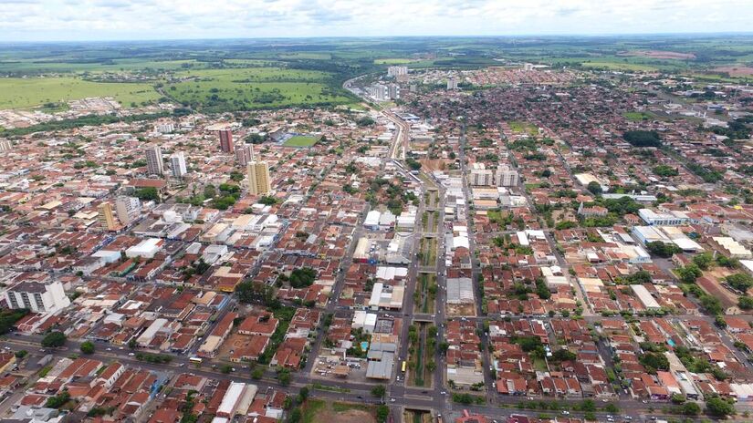 O município aposta em inovação e estrutura para fortalecer ainda mais a imagem de "Orlando brasileira", atraindo famílias em busca de lazer e diversão no interior paulista. Fotos: Wikimedia Commons