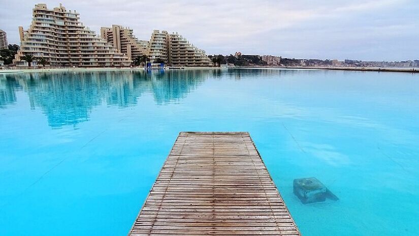 São mais de 250 milhões de litros de água cristalina e salgada. Imagem: Bjørn Christian Tørrissen/Wikimedia Commons