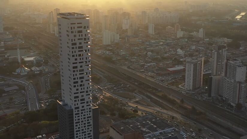 O projeto é assinado pela Porte Engenharia em parceria com o escritório Königsberger Vannucchi Arquitetos e faz parte do chamado "Eixo Platina", plano de reurbanização idealizado para transformar o Tatuapé em um polo de desenvolvimento humano, urbano e econômico.