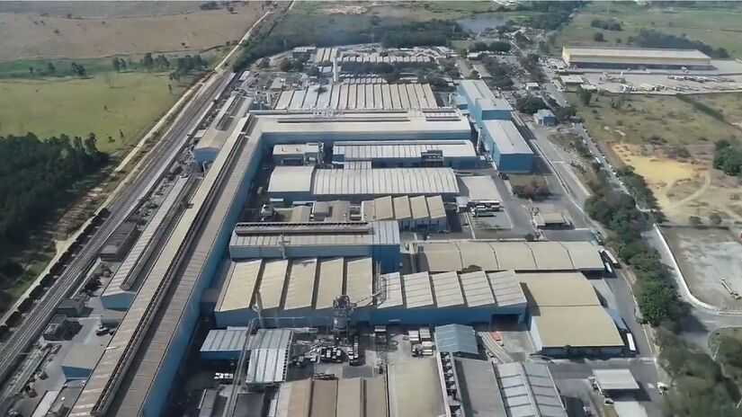 Pindamonhangaba conta com maior centro de de laminação e reciclagem de alumínio da América latina (Fotos: Reprodução/Youtube)