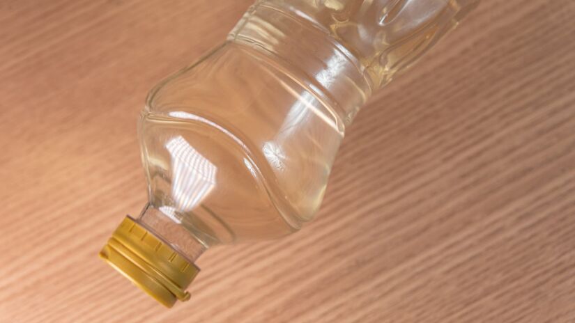 Vinagre de álcool: use puro, sem diluir, para aplicar na superfície mofada com um borrifador. Deixe agir por cerca de uma hora. Foto: Freepik