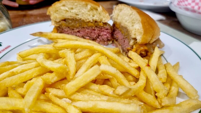 O Pastrami Sandwich, Truffle Mac & Cheese e as novas categorias de Steaks e Burger também se destacam no cardápio.