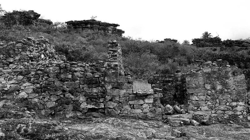 Tocas eram constuídas sem argamassa. Imagem: Tiagodasletras/Wikimedia Commons