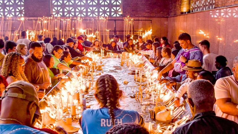 Devotos se reúnem tradicionalmente no local todos os anos - (Bruno Castilho/Ato Press/Folhapress)