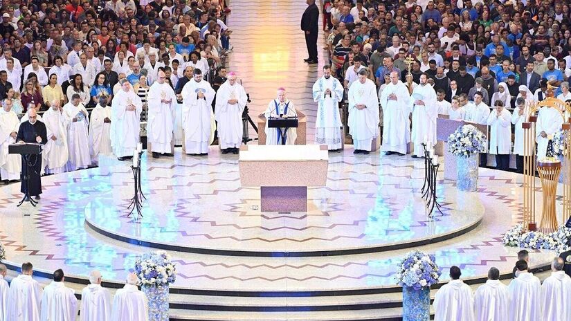 O Santuário Nacional acolheu milhares de devotos que vieram de todas as partes do Brasil para celebrar o dia de Nossa Senhora Aparecida - (Thiago Leon/Santuário Nacional)