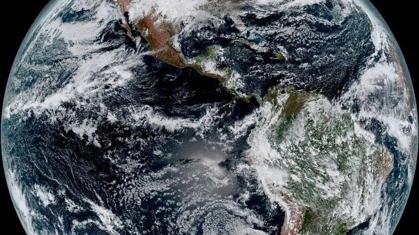 O áudio simulado lembra madeira se partindo e pedras em colisão no interior do planeta