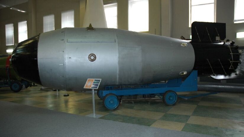 Tsar Bomba foi o artefato mais poderoso já construído. Se jogado sobre Paris, a cidade inteira vivaria poeira instantaneamente. Imagem: Croquant/Wikimedia Commons