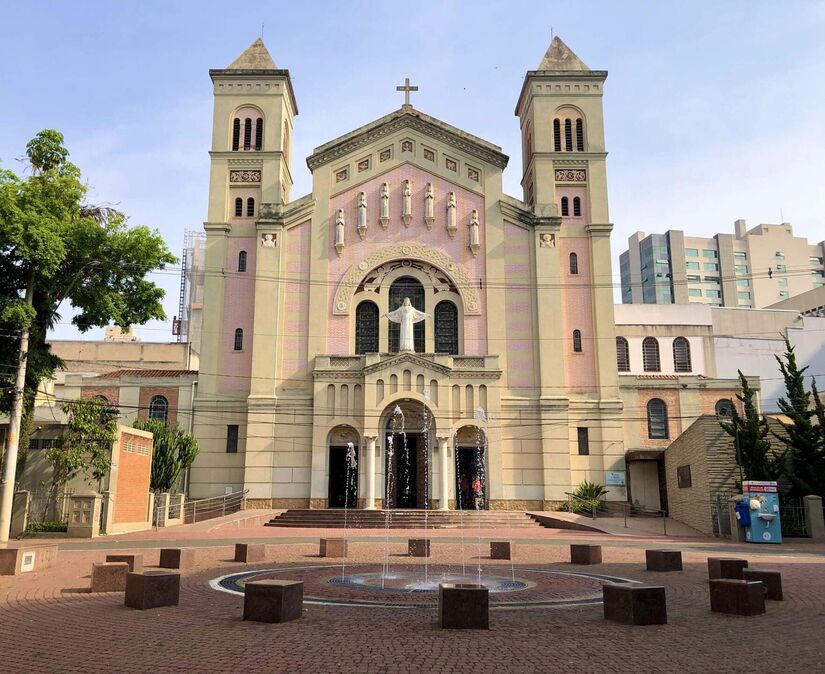 Igreja Sagrada Família também possui um chafariz, mas não é permitido o banho. Foto: Divulgação/PMSCS