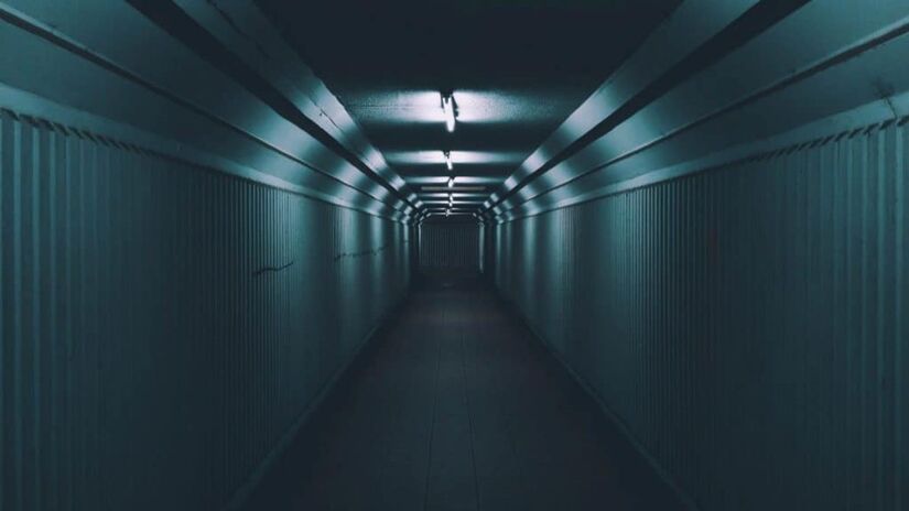 Túnel do Hospital das Clínicas

Por fim, abaixo do famoso Hospital das Clínicas, encontra-se um túnel de 103 metros que o conecta ao Serviço de Verificação de Óbitos. Conhecido como "Túnel dos Mortos", é utilizado aproximadamente doze vezes por dia para o transporte discreto de cadáveres. O túnel ganhou notoriedade por ter sido percorrido por corpos de personalidades como Elis Regina e Raul Seixas.

 Mesmo com toda a curiosidade que cerca o local, ele não fica aberto ao público para visitação.
 Avenida Doutor Enéas Carvalho de Aguiar, 255  Cerqueira César

Foto: Pexels