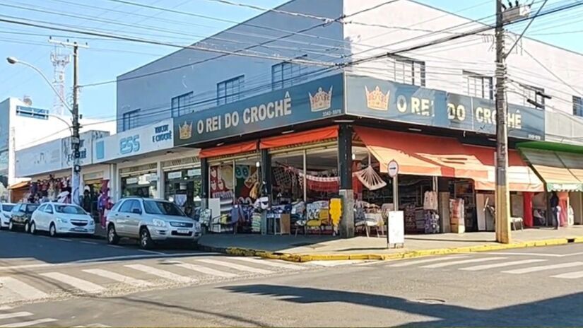 Ibitinga  Bordados Artesanais: a 358 km da Capital, Ibitinga é a Capital Nacional do Bordado, com peças de cama, mesa e banho feitas artesanalmente e eventos que atraem milhares de visitantes. Foto: Reprodução/YT/Rota 408 - Cidades do Brasil 