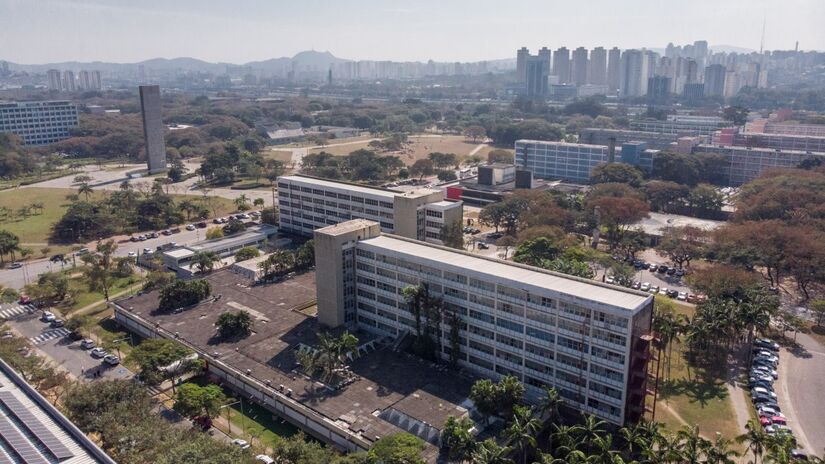 A Universidade de São Paulo (USP) possui cerca de 97 mil estudantes, um número 100 vezes maior do que a população de Borá. Foto: Wikimedia Commons