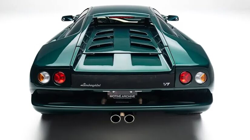 Retoques de pintura ocorreram em 2021 e o para-choque traseiro inferior foi reparado em 2014.