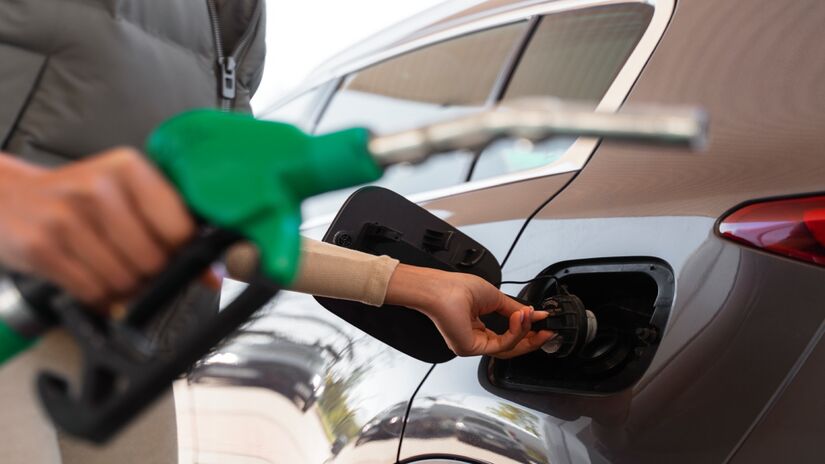 A gasolina não serve apenas para movimentar o carro: ela também ajuda a resfriar componentes do sistema de combustível, especialmente a bomba