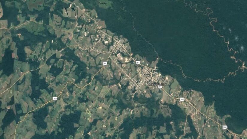 O município do Acre vive duas horas "atrás" de Brasília, guarda a última despedida do sol no Brasil e abriga a Serra do Divisor