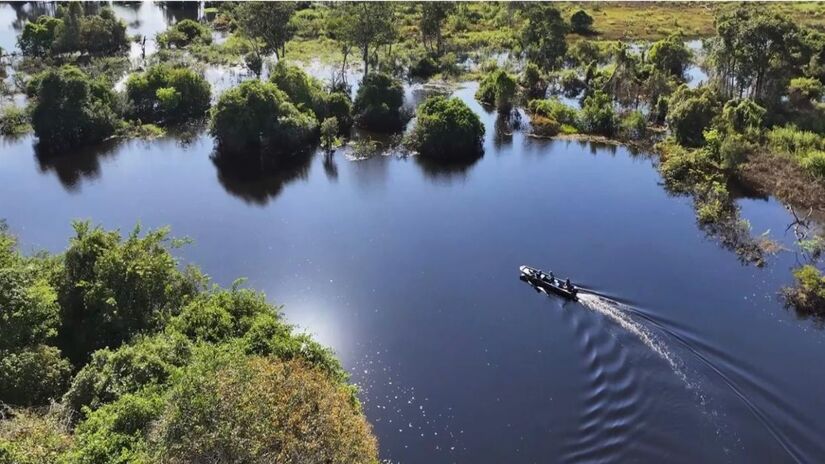 As trilhas revelam ecossistemas variados: cerrado, campos alagados, praias fluviais e matas de galeria (Fotos: Youtube/Reprodução)