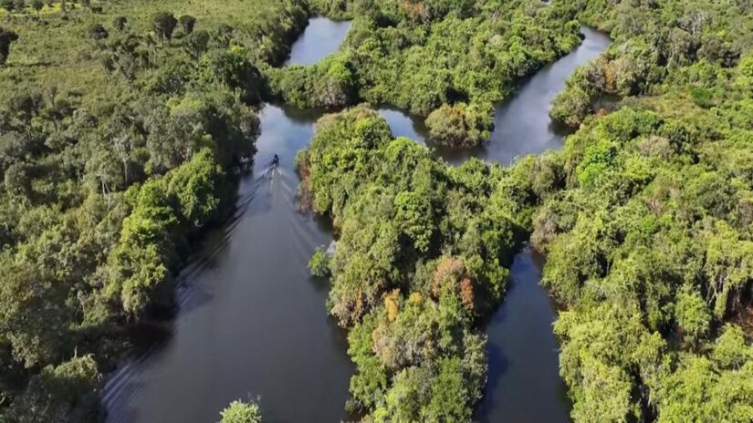 A Ilha está dentro de áreas protegidas, como o Parque Nacional do Araguaia e terras indígenas