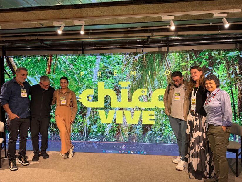 Premiação é organizada pelo Estúdio Escarlate e pela Plataforma Chico Vive, com apresentação do Banco do Brasil/Governo Federal, e vai contemplar seis jovens premiados. 