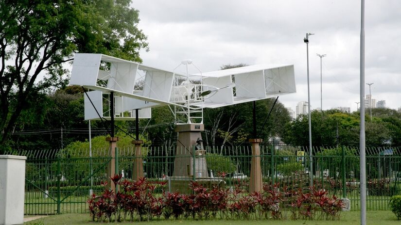 Nome do local do voo inspirou a atual denominação da praça paulistana, anteriormente chamada Praça dos Bandeirantes.
