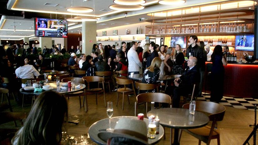 Após os discursos institucionais, participantes conheceram o lounge com demonstrações gastronômicas.
