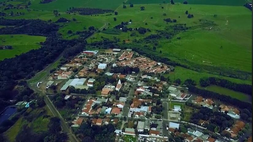 A infraestrutura de Borá é modesta, mas atende às necessidades de seus habitantes (Fotos: Youtube/Reprodução)