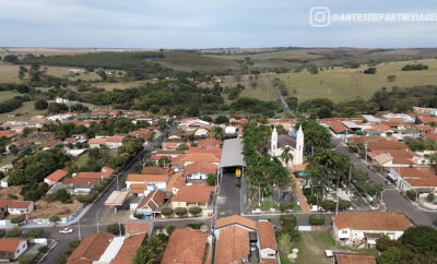 Com 1.387 habitantes, mantém tradições rurais e o estilo de vida calmo típico do interior paulista.
Reprodução/YouTube
