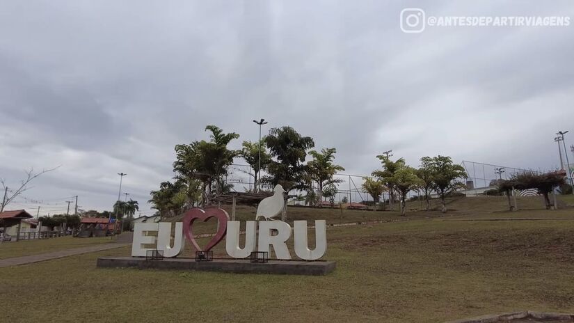 Uru possui cerca de pouco mais de 1.200 habitantes, segundo o último levantamento do IBGE em 2022 -reprodução/YouTube: cantos do interior