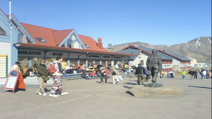 A cidade Norueguesa tem cerca de 2.000 habitantes - reprodução/YouTube