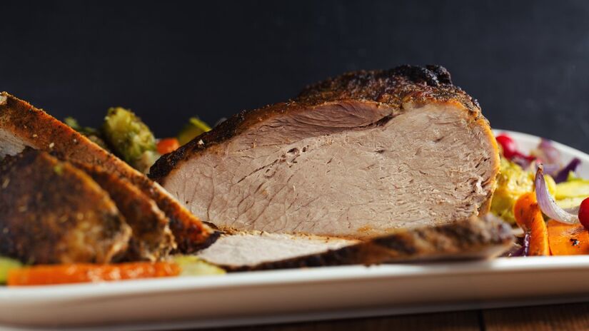 1. Lombo de porco assado (35,6 gramas de proteína a cada 100 gramas)