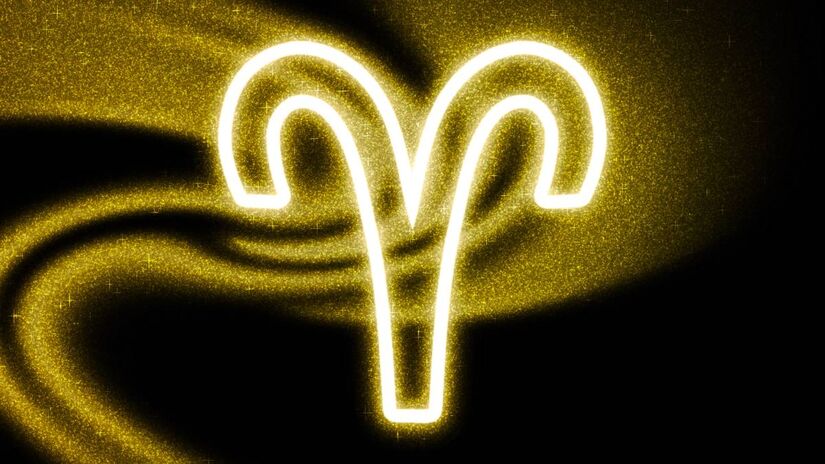 As cores regentes de cada signo

Áries (fogo)

Cor de poder: vermelho. Ligado a Marte, este tom traduz a coragem, a paixão e a autoconfiança, reforçando o dinamismo ariano. O Vermelho garante que a natureza ativa e a alegria da vida sejam estimuladas.

Cores de apoio: branco, laranja e salmão (para positividade).

Meta Energética: iniciativa e vitalidade.