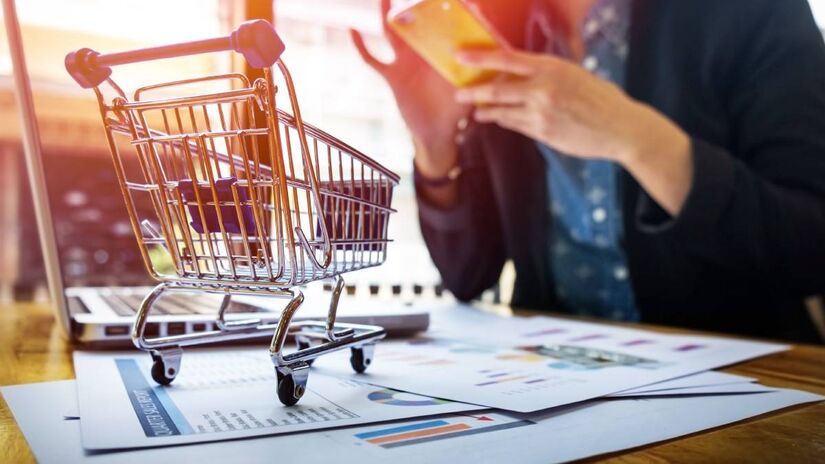 A Black Friday se firmou como a principal data de promoções do varejo, mas muitos consumidores ainda desconfiam dos descontos. A melhor forma de evitar a "Black Fraude" é acompanhar o histórico de preços e planejar as compras com antecedência.