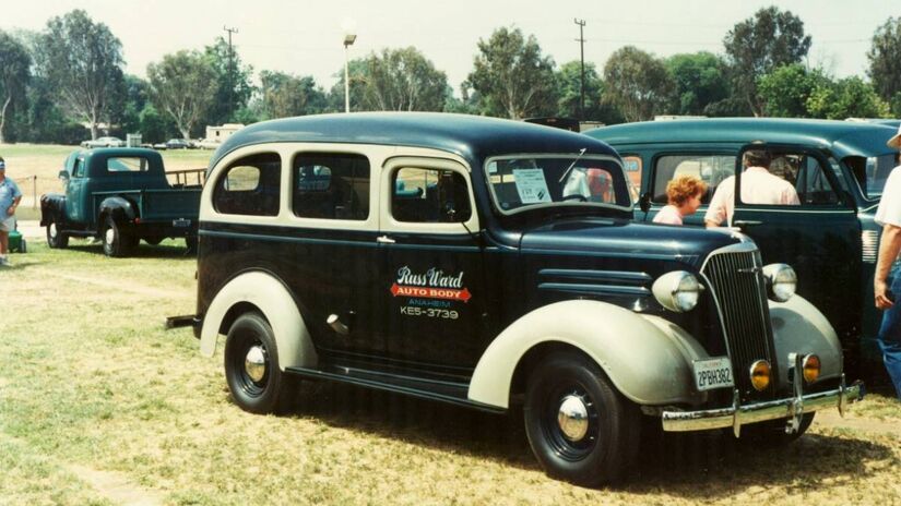 Chevrolet Suburban: o SUV mais longevo do mundo

Lançado em 1935, o Chevrolet Suburban nunca saiu de produção. Nascido como uma perua robusta voltada ao transporte de passageiros, o modelo se transformou no símbolo máximo do SUV americano de grande porte.

Sua capacidade de se reinventar  incorporando conforto, espaço e tecnologia  fez dele um carro familiar de confiança e uma presença marcante no cinema.